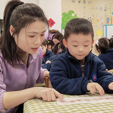 “观摩中学习，反思中收获”——雁塔区藤信幼儿园骨干教师观摩课活动