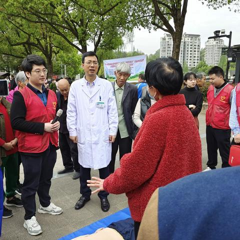 救在身边，“快闪”进社区 ----新昌人民医院团委湖莲潭社区急救宣教活动