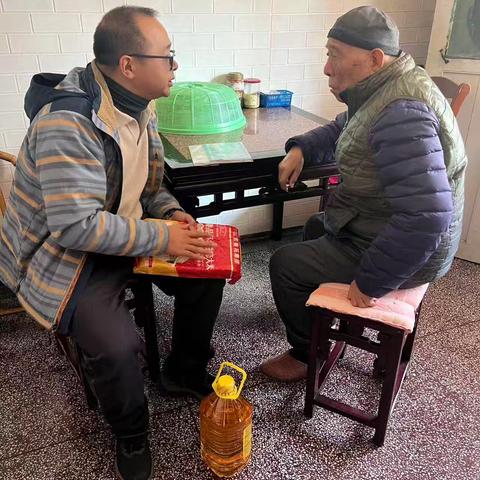 嘉定公司开展元旦走访慰问老同志活动