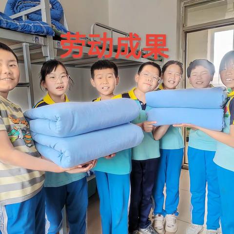 “整齐的被窝、美好的生活”叠被子活动