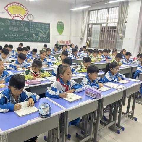 笔墨绘国庆 童心书华章——单县南城第一小学二年级书法比赛