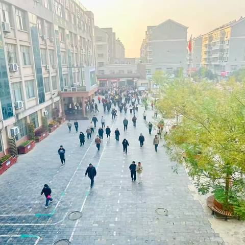 家校双向奔赴 共赴星辰大海——单县南城第一小学二年级2025年第一学期期中家长会