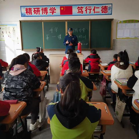 佳县大队通过“走出去”“请进来”双管齐下的方式上好开学第一课