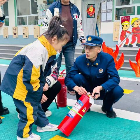 佳县大队深入辖区第一幼儿园开展消防大演练、大培训活动
