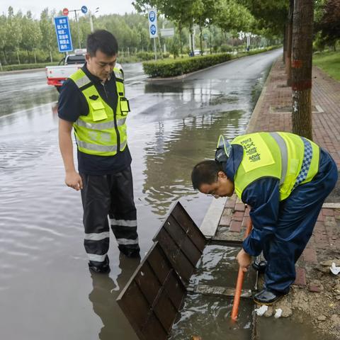 雨中保畅通，安全你我行