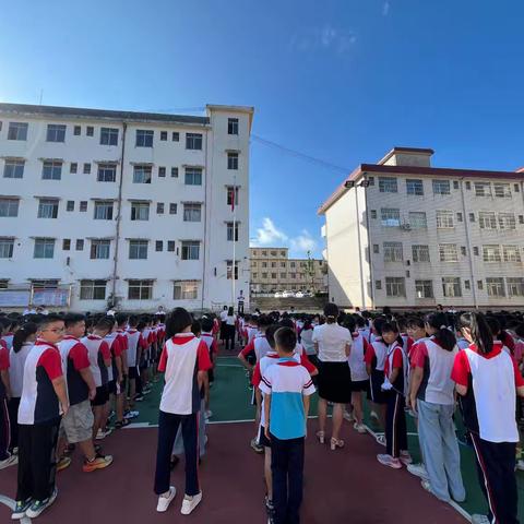 赓续抗战精神 点燃爱国薪火——我校隆重举行2025年秋季开学典礼