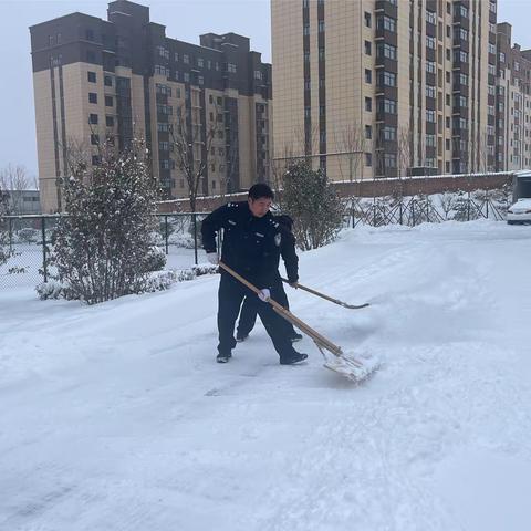 刑侦大队积极开展扫雪活动