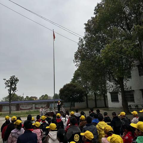 春暖花开日，奋斗正当时——报星小学学校工作简报。