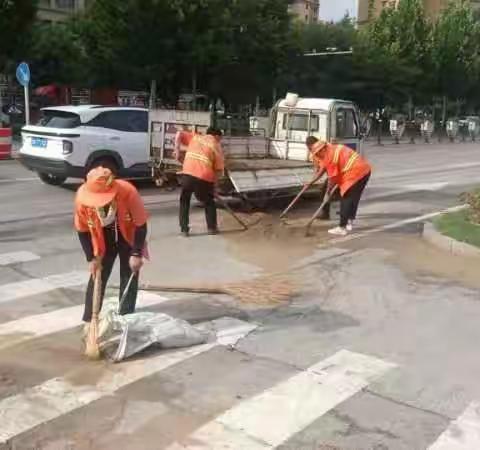 县环卫绿化管护中心 积极应对强降雨天气 保障城区正常秩序