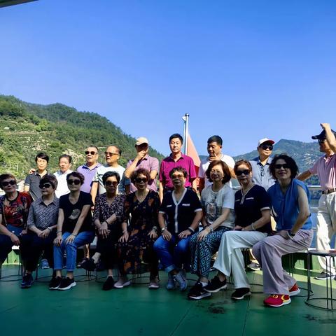 结伴游玩千岛湖黄山宏村，尽赏祖国美丽山河。