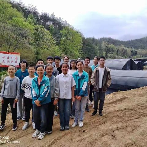 依托劳动基地 厚植劳动情怀——黄柏中心小学602班劳动实践基地“植”得期待！