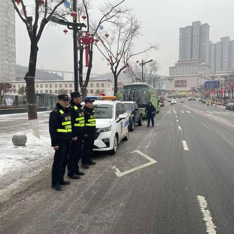 城市管理不“打烊”坚守岗位护新年