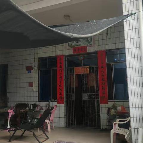 024年10月15日崖城派出所保港中队路长制工作每日战报一、典型事迹无二、文明大行动、交通大整治1、2024年 10月15日， 崖城派出所共出动三级路长 1名，路管员5人，警车0辆，警用摩托车1辆、警