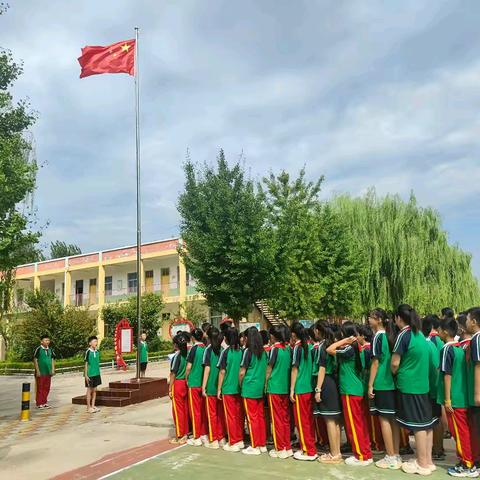 “旭日东升迎新篇，书声琅琅启航时”——梁山县馆驿镇王庄小学国旗下讲话