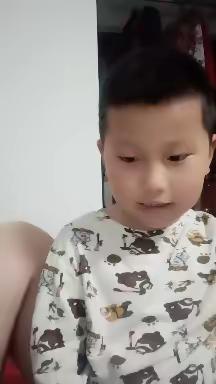 大家好我是严店中心幼儿园大一班的罗明