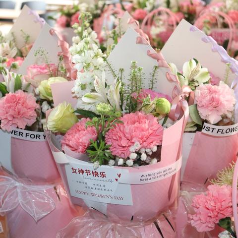 “巾帼展风采 健步向前迈”——芒宽乡中心小学“三八妇女节”踏青活动