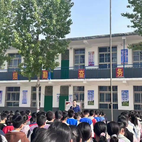 走进学生心灵，以爱浇灌教育——刘宋寨小学关爱学生活动