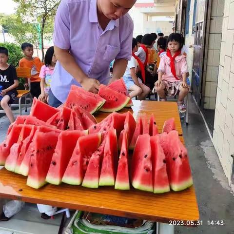 樟岗小学提前欢庆“六•一”