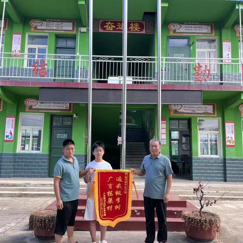 少年乘风起 未来皆可期 ——热烈欢迎赵河镇牛庄小学优秀毕业生马艺腾同学回母校