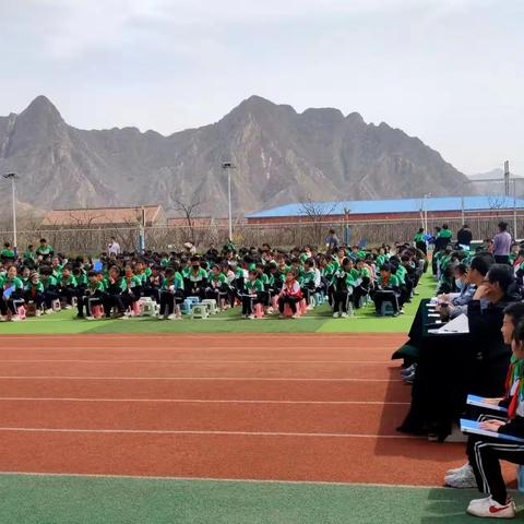 兴隆县蓝旗营学区蓝旗营中心小学“书香润校园    师生共成长”师生共读一本书活动