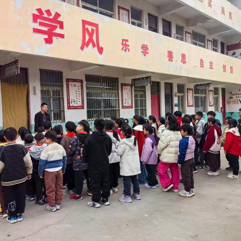 张柿园学校期中表彰大会