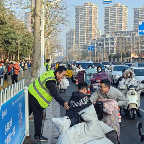 以“春”为哨 站好“护学岗”