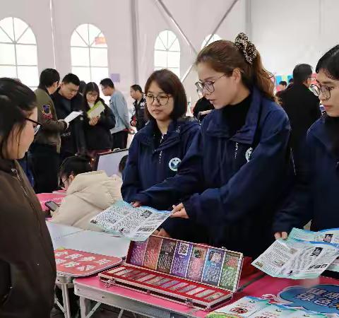 借招聘会东风 开展禁毒宣传