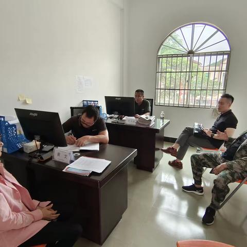 白沙县司法局打安司法所携村居法律顾问律师开展法律服务工作