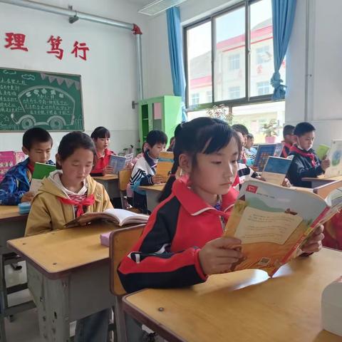 同享读书之乐 共育书香之馨——峡口小学读书节侧记