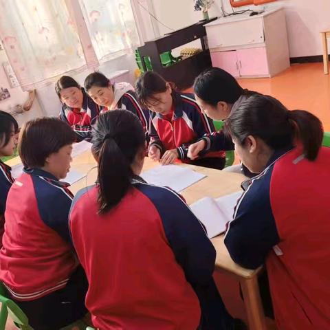 小圈大智慧 游戏促成长——任丘市议论堡学区东大坞幼儿园“一物多玩,让材料活起来”呼啦圈教研活动纪实