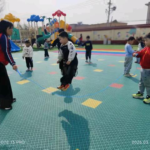 巧手织趣，研思同行——“绳”奇之旅议论堡学区东大坞幼儿园园本课程教研活动