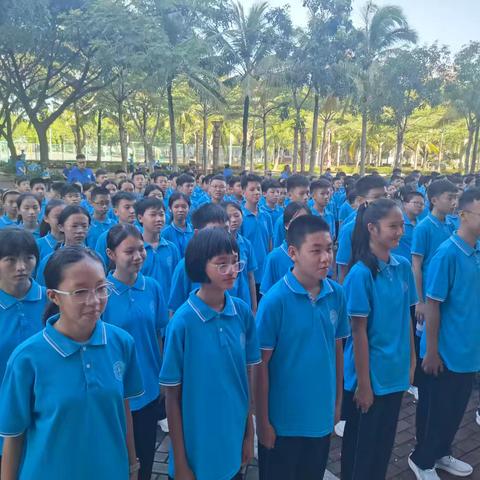 迷彩初绽，英姿飒爽 ————七十三班军训第一天纪实