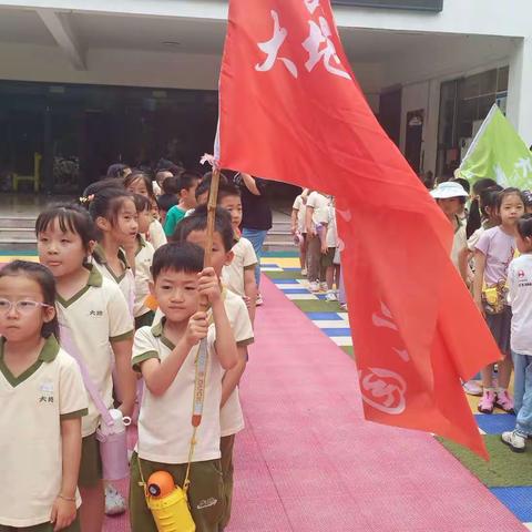 走进小学·“幼”见成长——胜利花苑大地幼儿园豆豆二班走进小学活动。