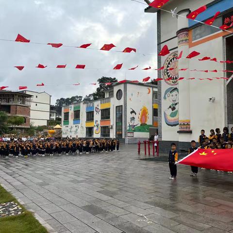 民族一家亲，共筑中国梦——景东彝族自治县第二幼儿园大五班国旗下讲话