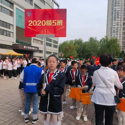 运动场上，五年五班绘就青春最美篇章