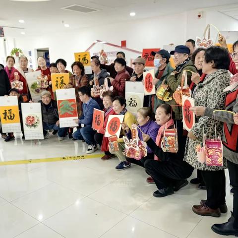 张家堡街道【安城社区】巧做灯笼迎元旦，翰墨飘香贺新年，退役老兵展风采