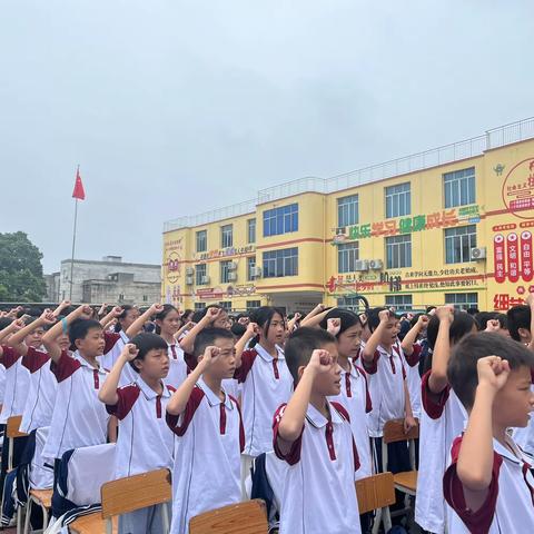 决战小考，为梦想而战——横州市云表镇新辉小学鼓劲大会