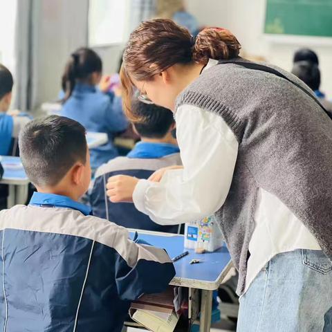 【强课提质】强课促成长，精彩齐绽放——攸县健坤外国语学校小学部艺体组开展“组内过关课”活动