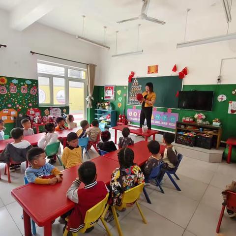 气球与纸屑的奇妙“舞蹈”--得胜口小学附属幼儿园小班静电科学小实验