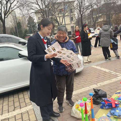 浦发银行艺术大街反假货币知识宣传