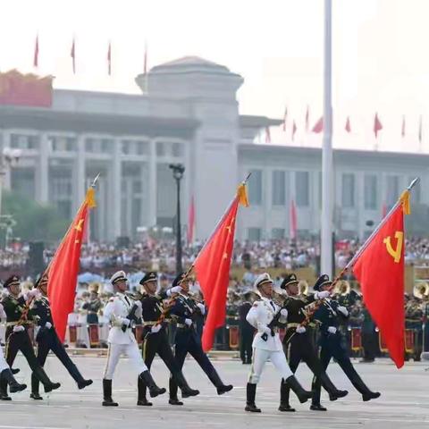 铁血荣光映苍穹，同心共筑强国梦——喻屯一中组织全体师生观看九三阅兵直播