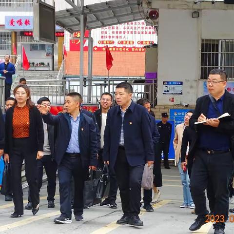 清风徐来尊客至，廉香四溢满园春