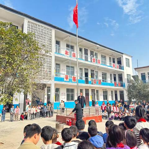 防范火灾风险 建设美好校园——漯河市郾城区新店三小开展消防安全教育暨疏散演练活动