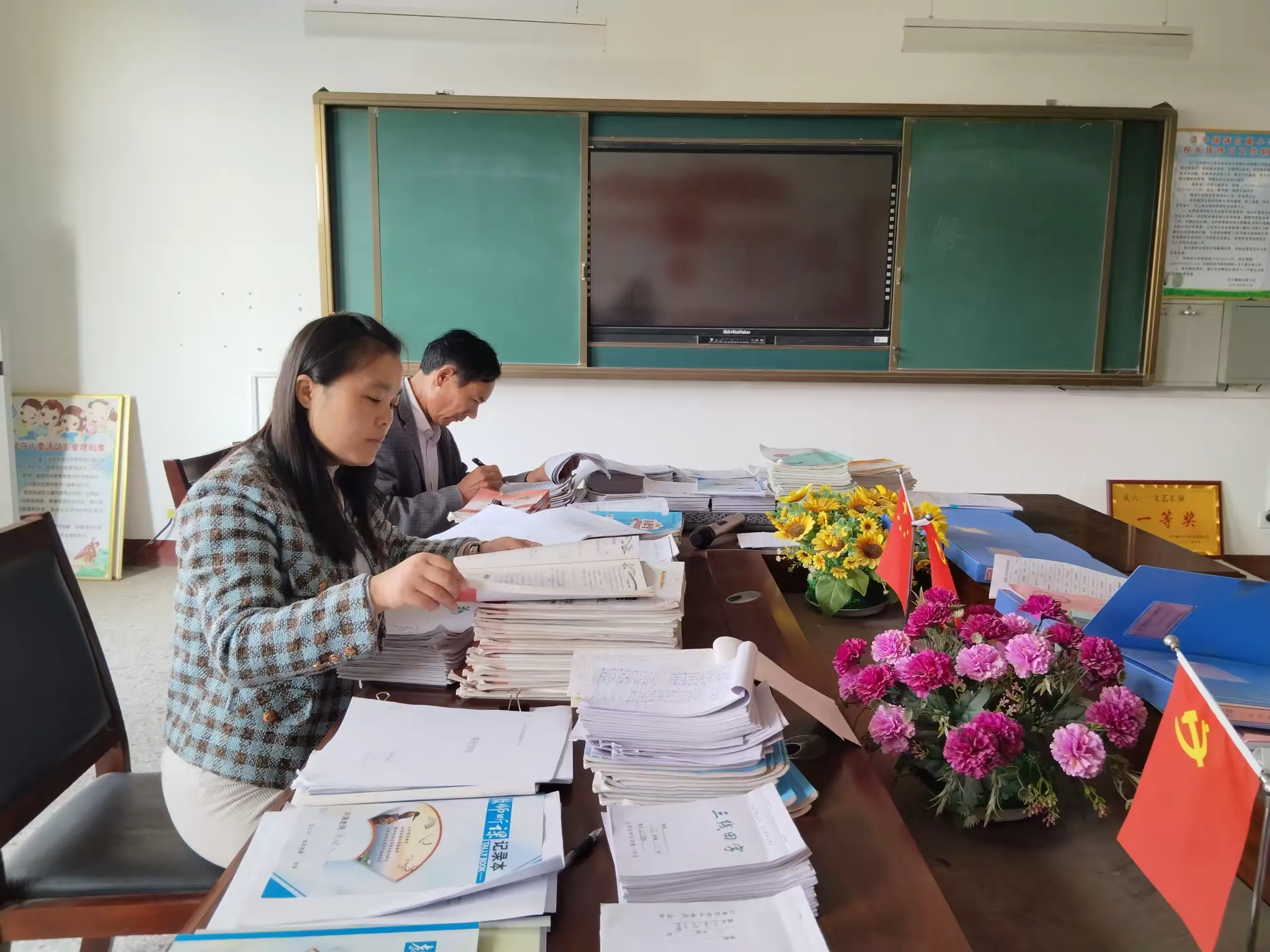 简篇-【以检促优 以查促教】店子镇蒋自崖小学十月份业务检查