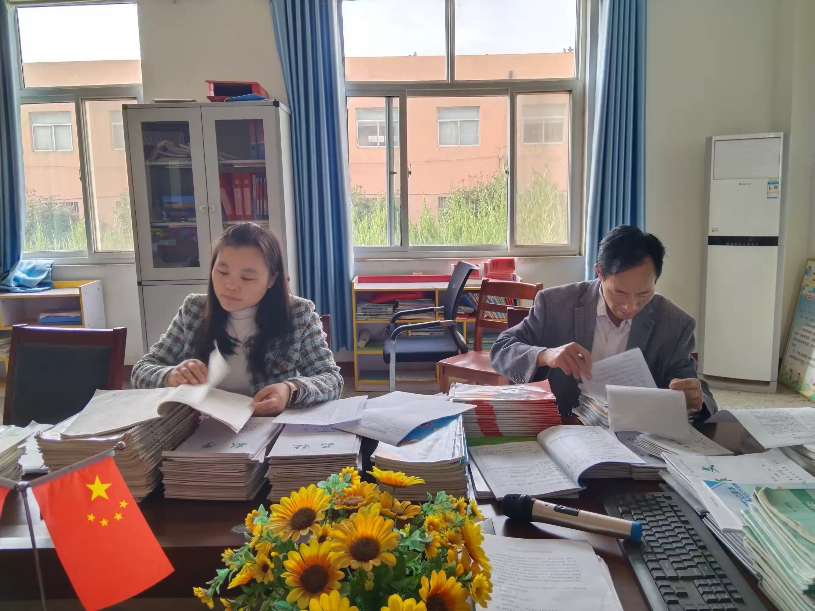 简篇-【以检促优 以查促教】店子镇蒋自崖小学十月份业务检查