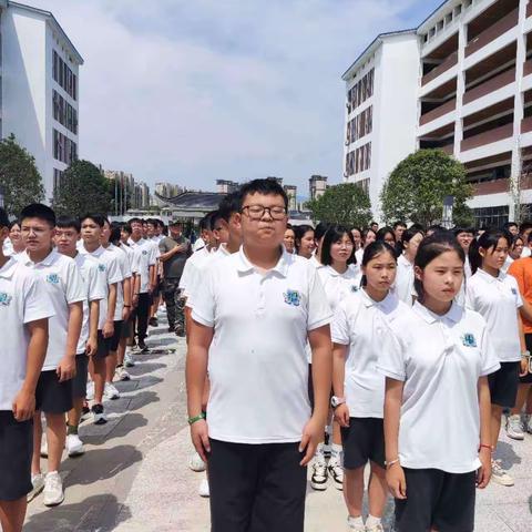 以军训之名，赴青春之约                              2104班军训篇