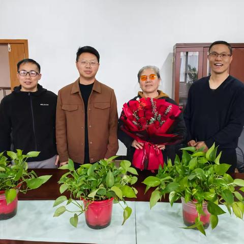 岁寒情正浓 华东交大萍乡校友会新春慰问老校友