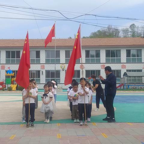 三家中心幼儿园“法治安全”进校园活动——参观三家人民法庭