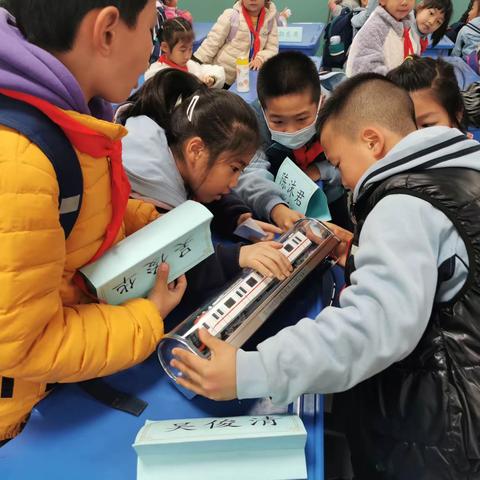 缤纷课程促“双减” 群“英”荟萃展风采-华辰小学二年级6班上学期“家长进课堂”延时课堂纪实