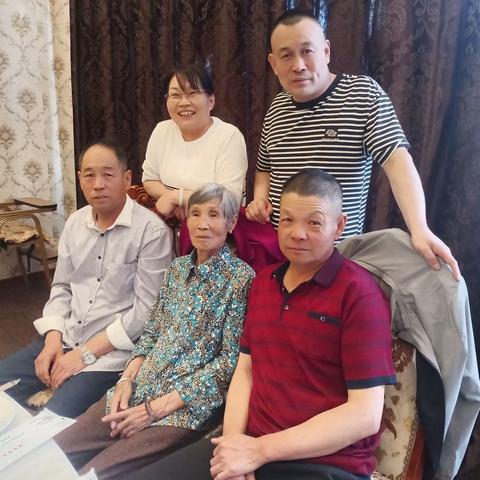 母亲节快乐！🌹